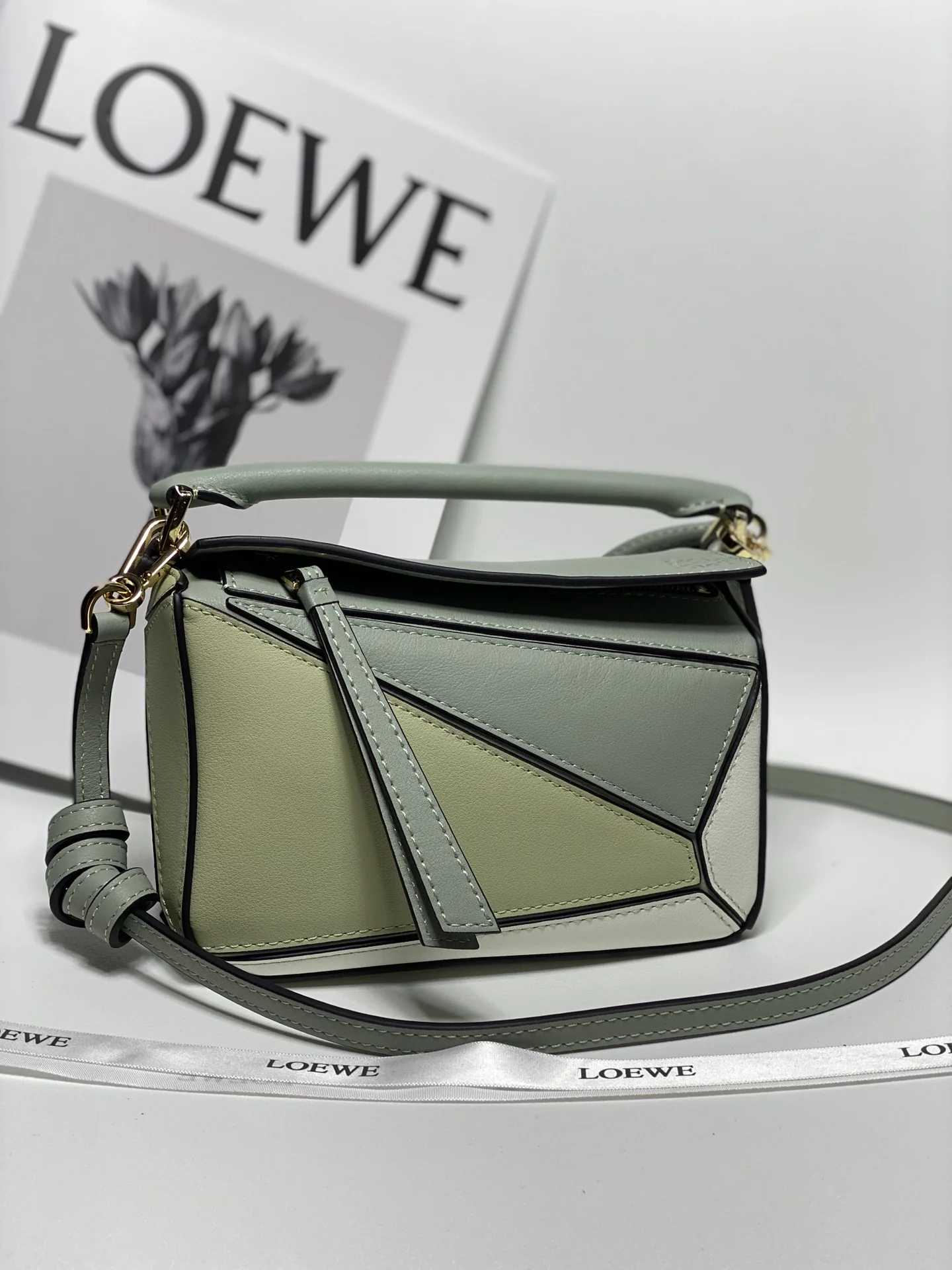 Мини-сумка Loewe Puzzle Bag из телячьей кожи - 28