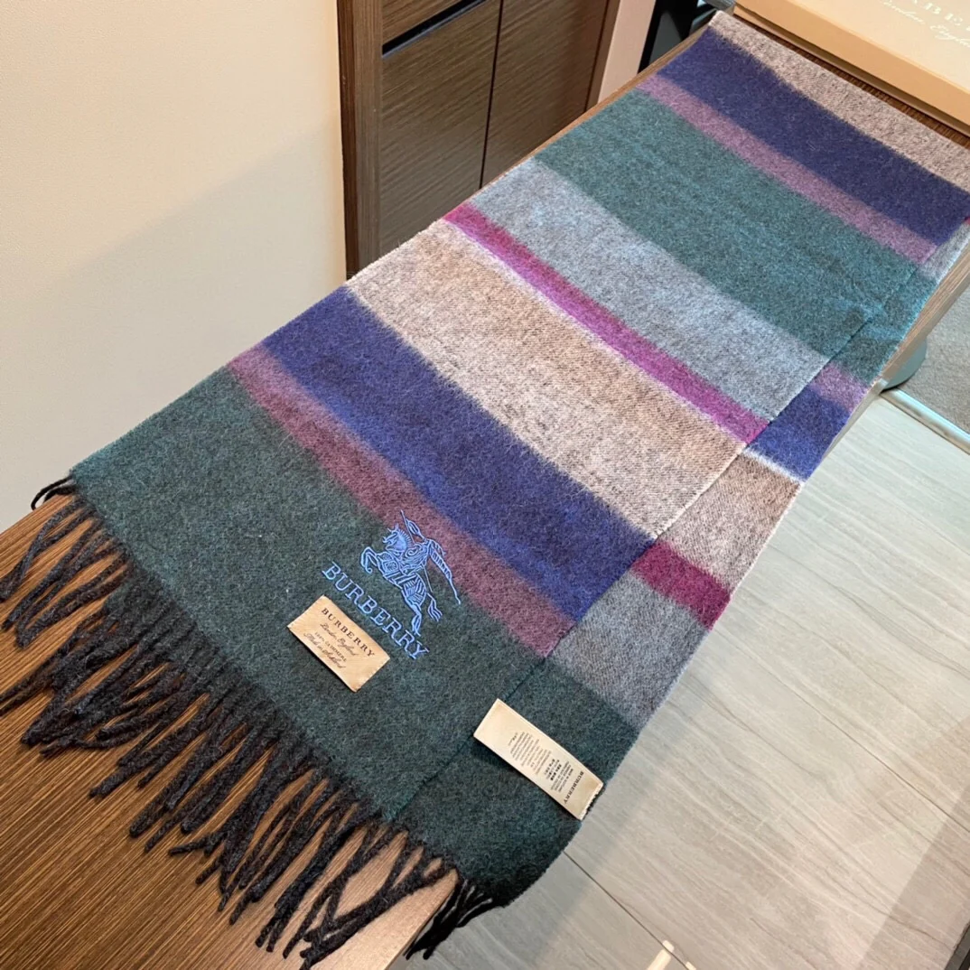 Burberry - шарф с вышитой британской клетчатой ??лошадью