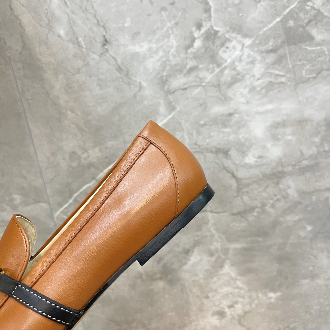 Tods - Сдержанные лоферы с тонкой цепочкой