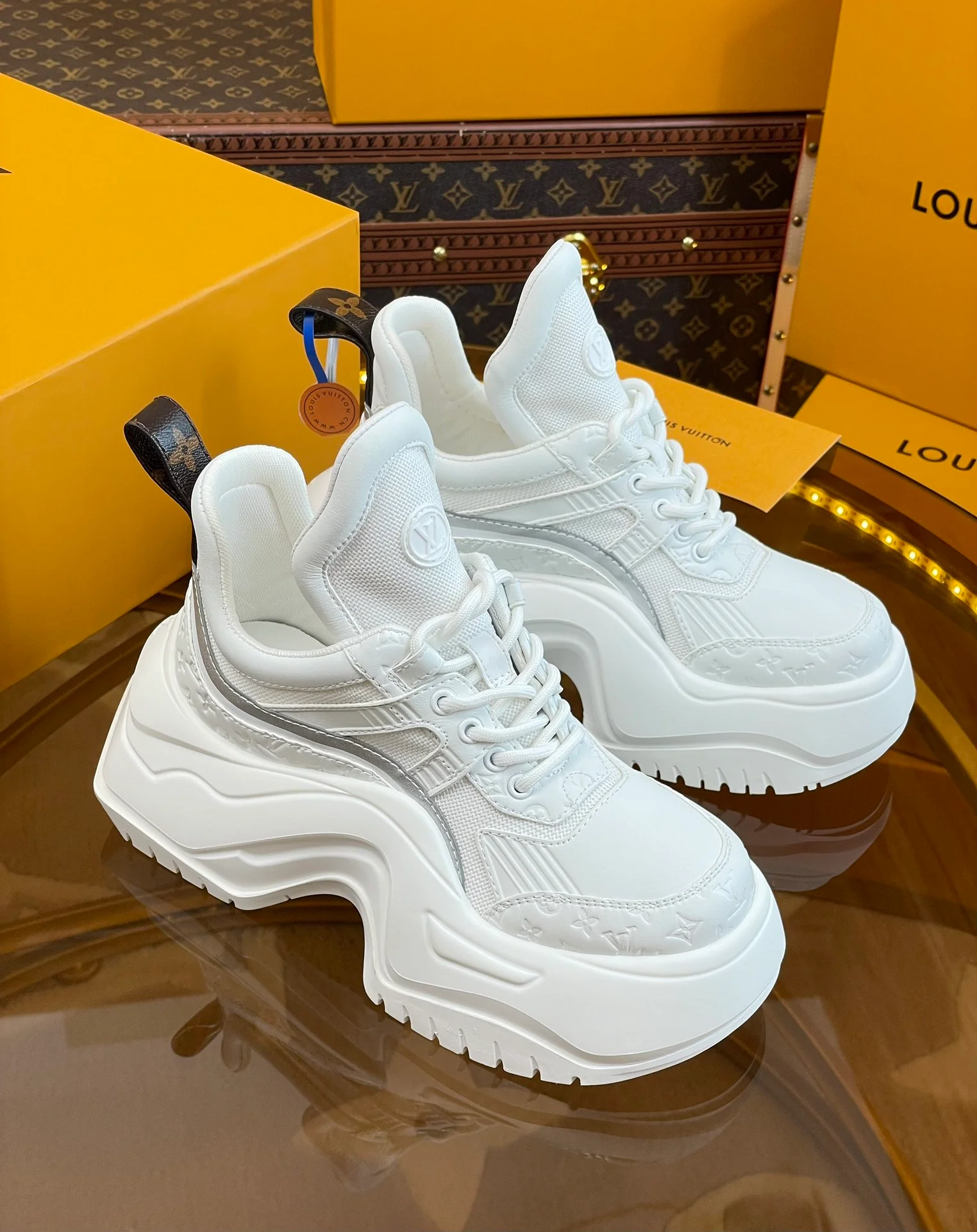 Новинка LV 2023 — Спортивные массивные кроссовки — Archlight 2-0 — Белые