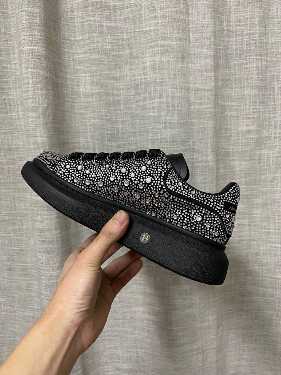 Классические белые кроссовки McQueen - унисекс - черно-белые с ромбовидной отделкой - премиум-издание