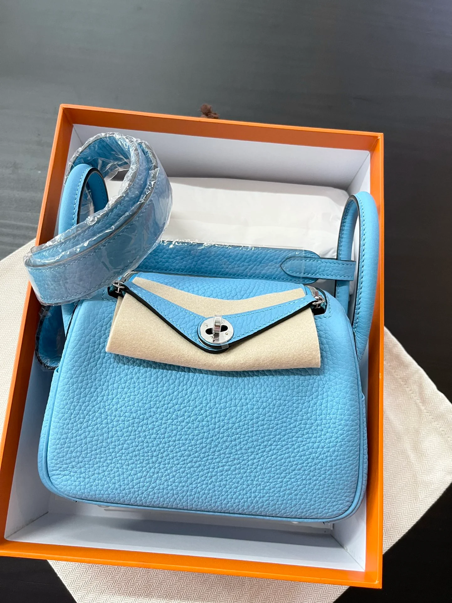 Hermes Lindy Mini TC P3 Northern Blue с серебряной пряжкой