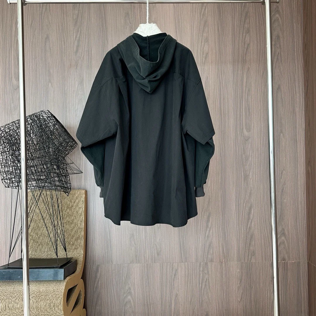 Balenciaga - 2403 - Черная свободная рубашка с капюшоном из искусственной кожи - Весна/Лето 2024 - Унисекс