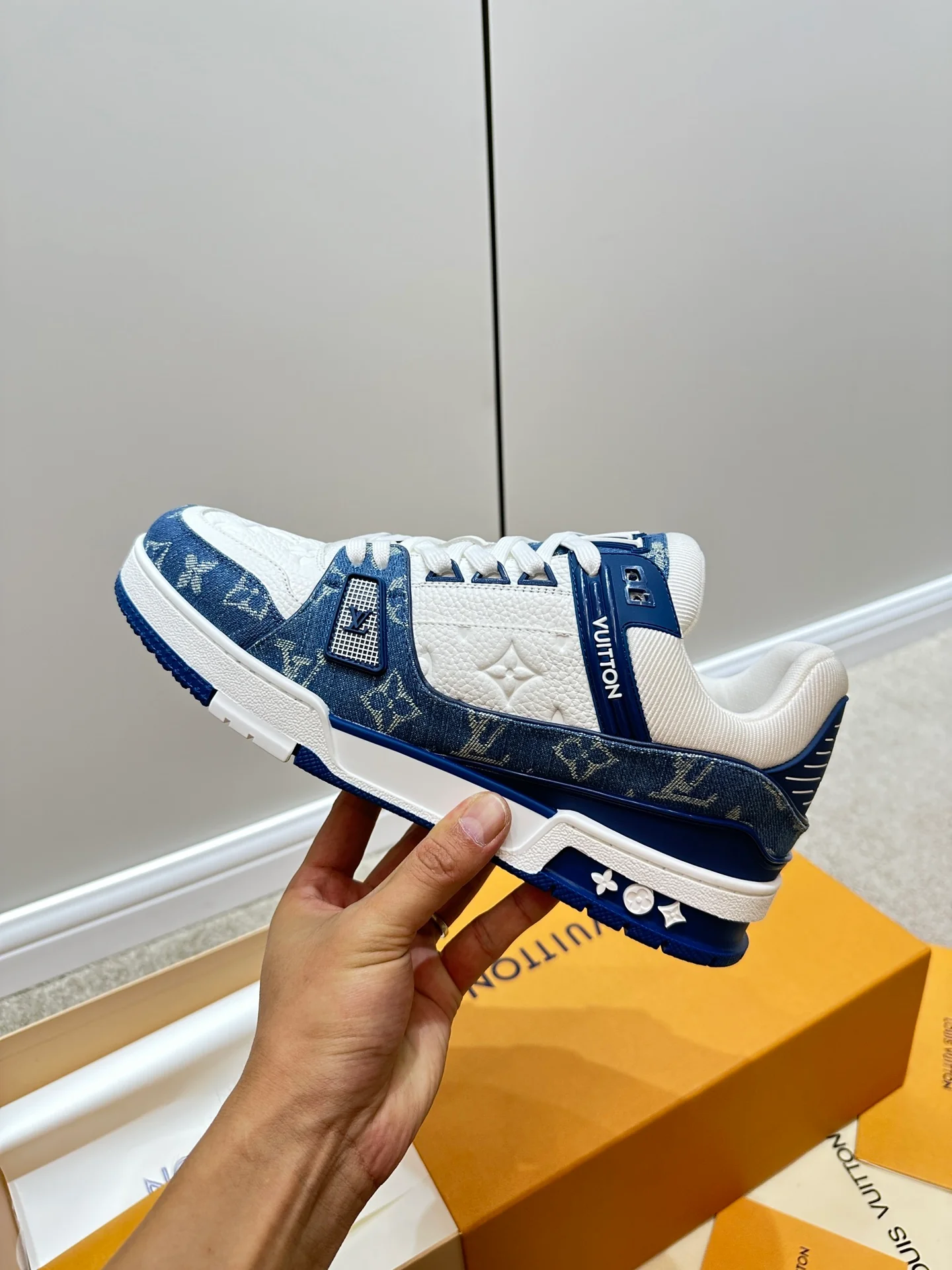 Кроссовки LV Trainer - джинсовые