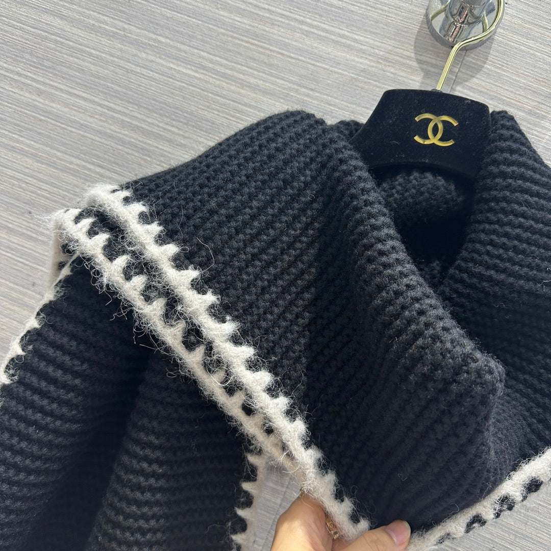 Новый шарф Chanel Double C с бахромой, коллекция осень/зима 2023, черный.