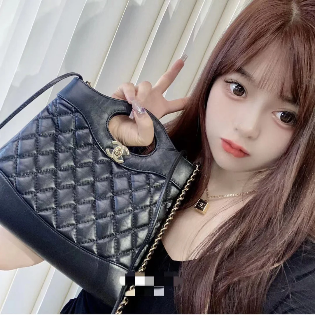 Коллекция Chanel Pre-Fall 2023 - сумка 31bag - черная - мини