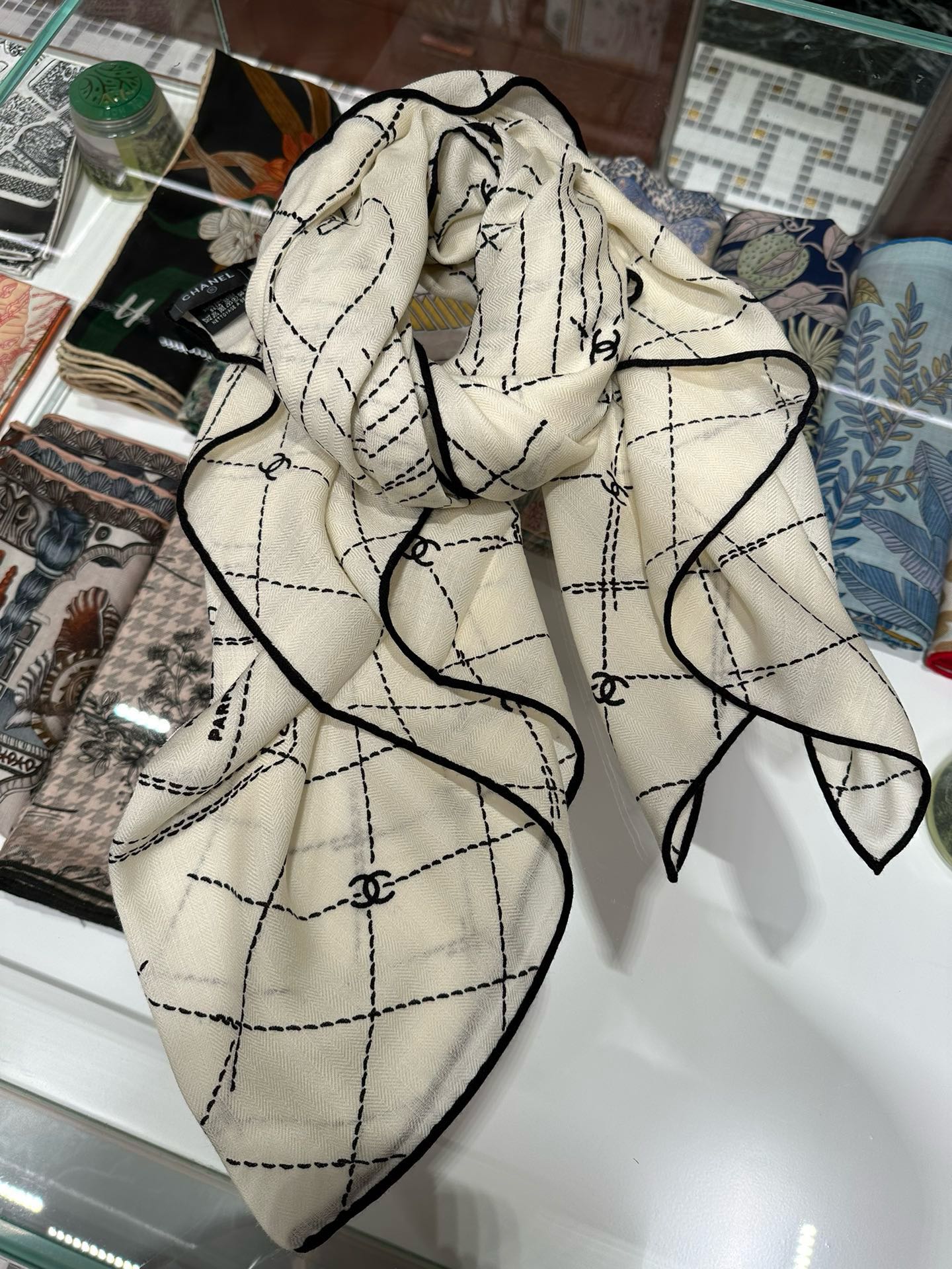 Шарф с логотипом из коллекции Chanel 2024 года - 140-140