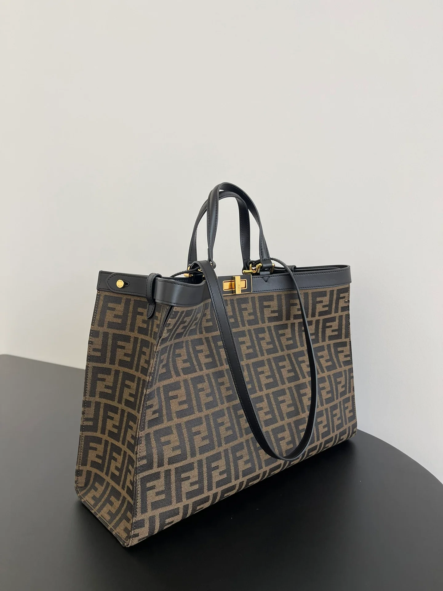Сумка-тоут Fendi Monogram Canvas