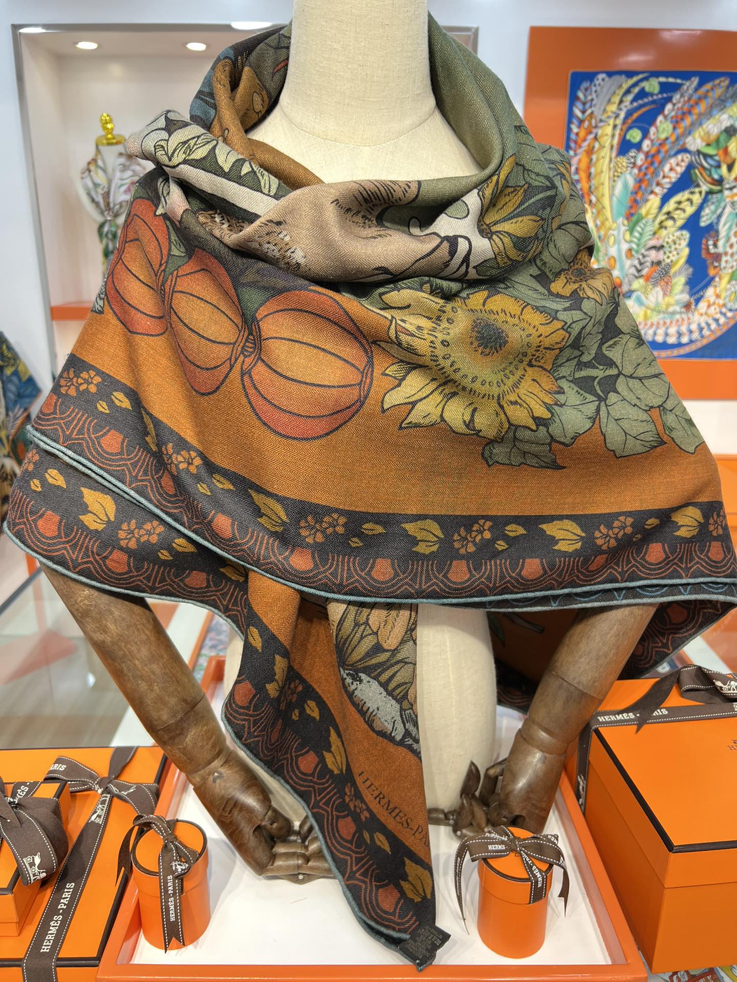 Большой двусторонний бархатный шарф Hermes - 140 см