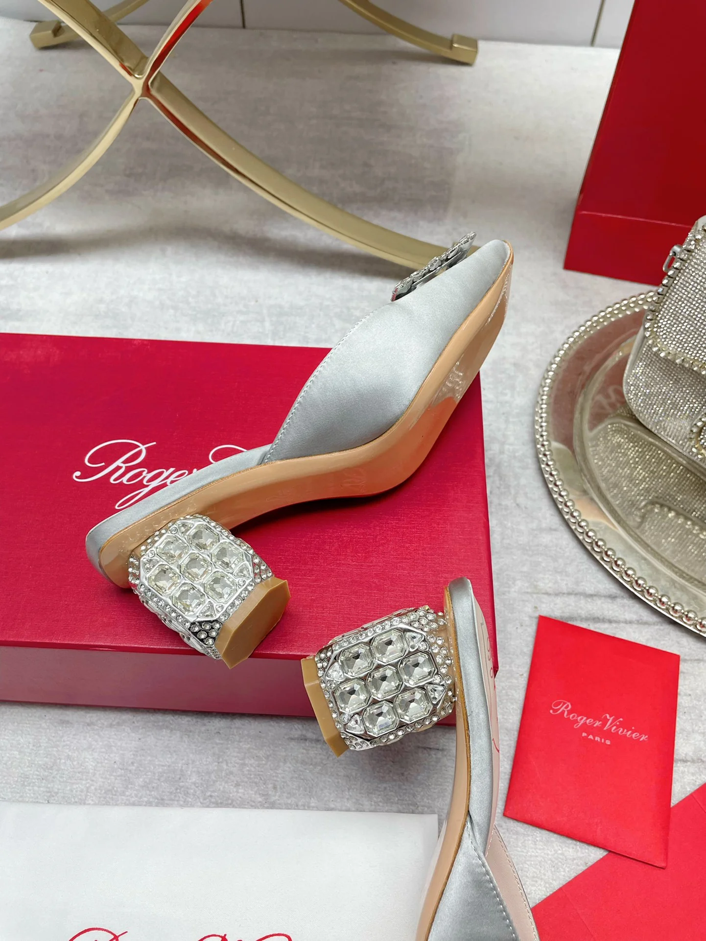 Обувь RV - Новинка сезона осень/зима 2022 - Мюли на низком каблуке с закрытым носком - Серебристые