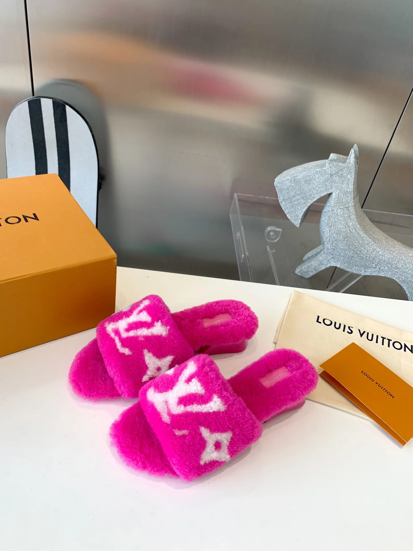 Новинка LV-2022 - Меховые тапочки - Розовые