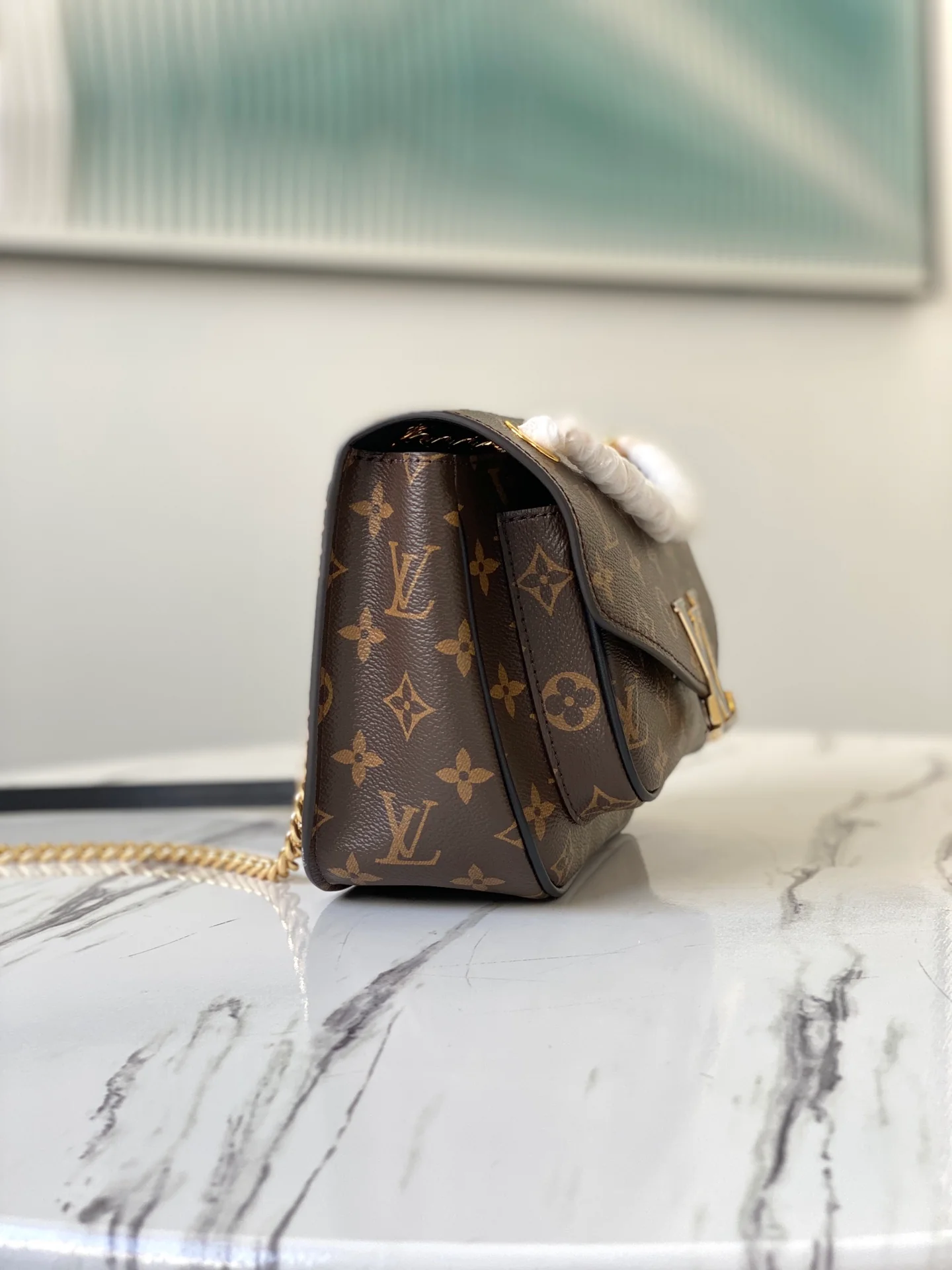 Сумка LV-M45592 Neomonceau - подкладка с черным монограммом.