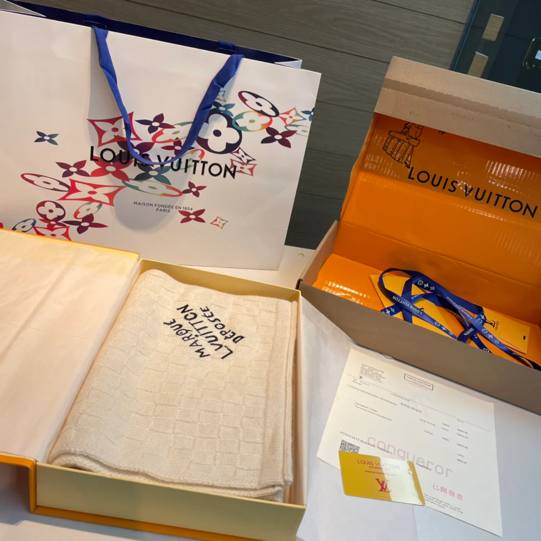 Классический однотонный шарф LV 2024 - белый