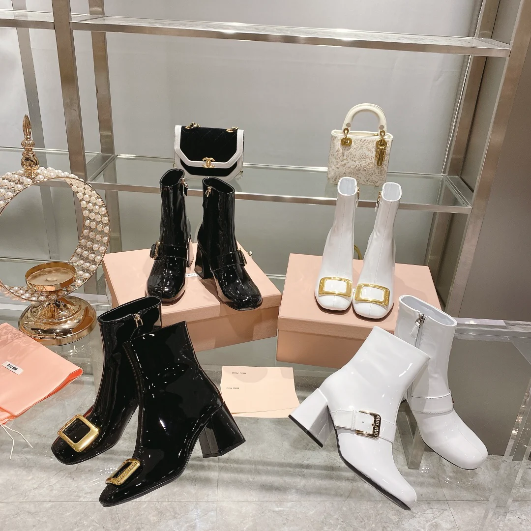 Ботильоны Miu Miu 22s с застежкой-молнией и металлической пряжкой - изображение из коллекции