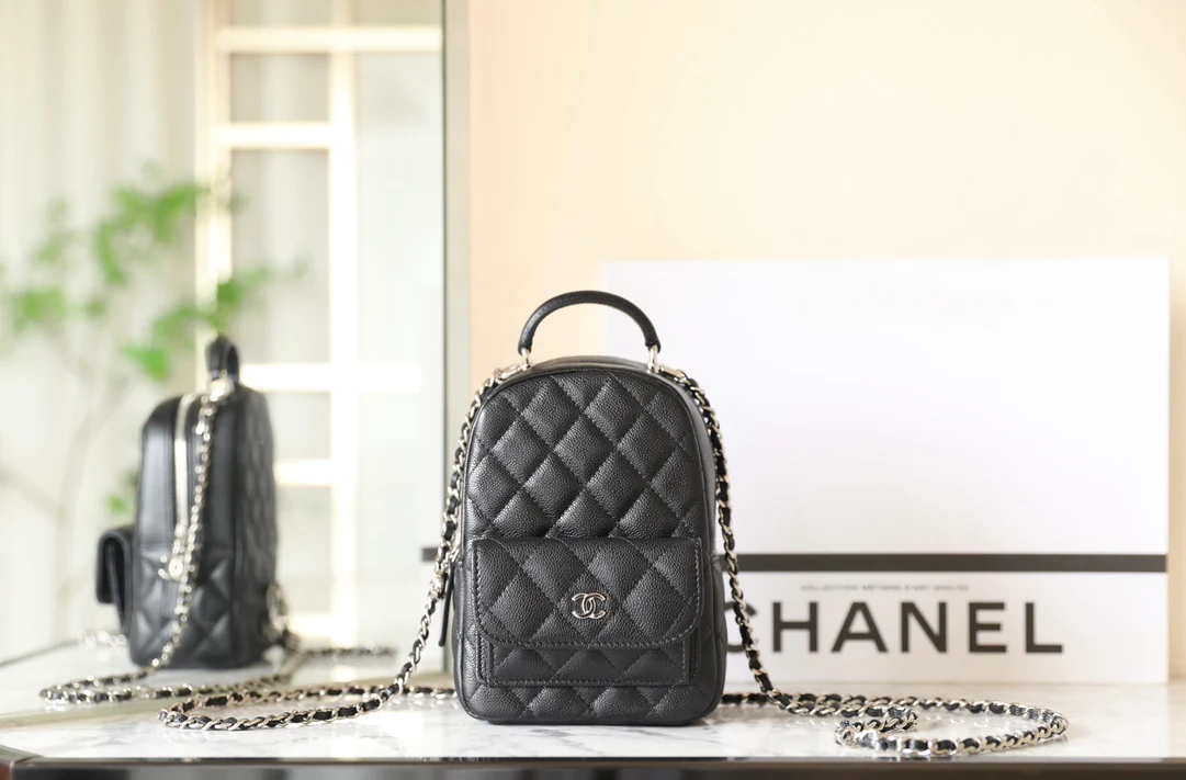 Chanel - Многофункциональный небольшой рюкзак - Черный с серебряной пряжкой