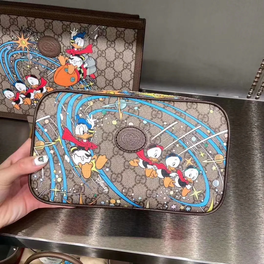 Поясная сумка Gucci с изображением Дональда Дака