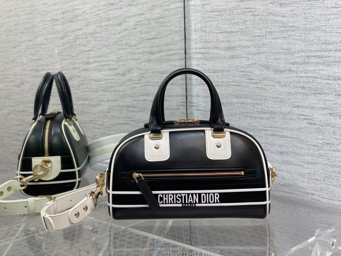 Сумка-боулинг Dior из коллекции весна/лето 2022 Vibe - маленькая.