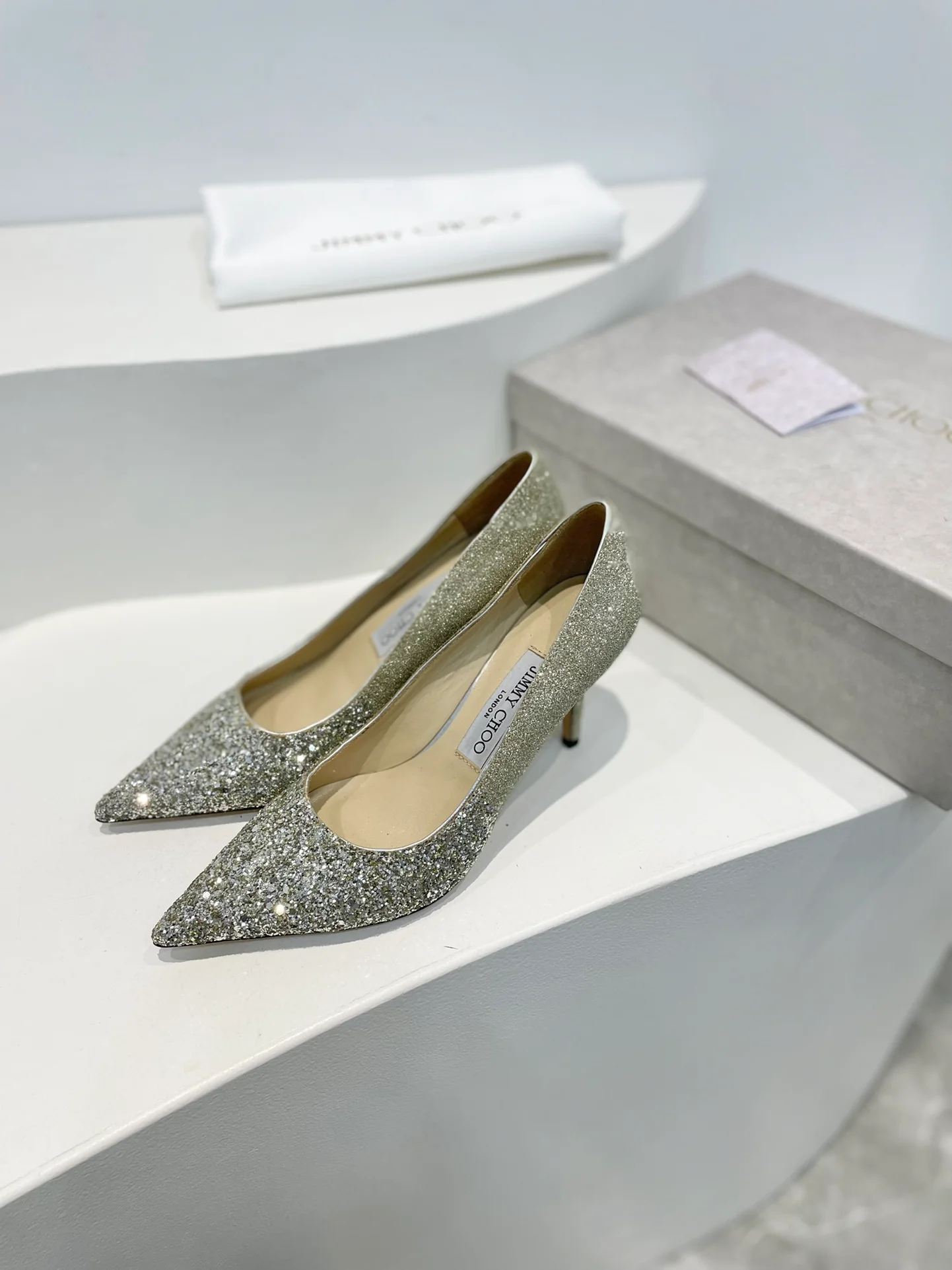 Туфли-лодочки Jimmy с острым носком на шпильке - серебристо-золотые