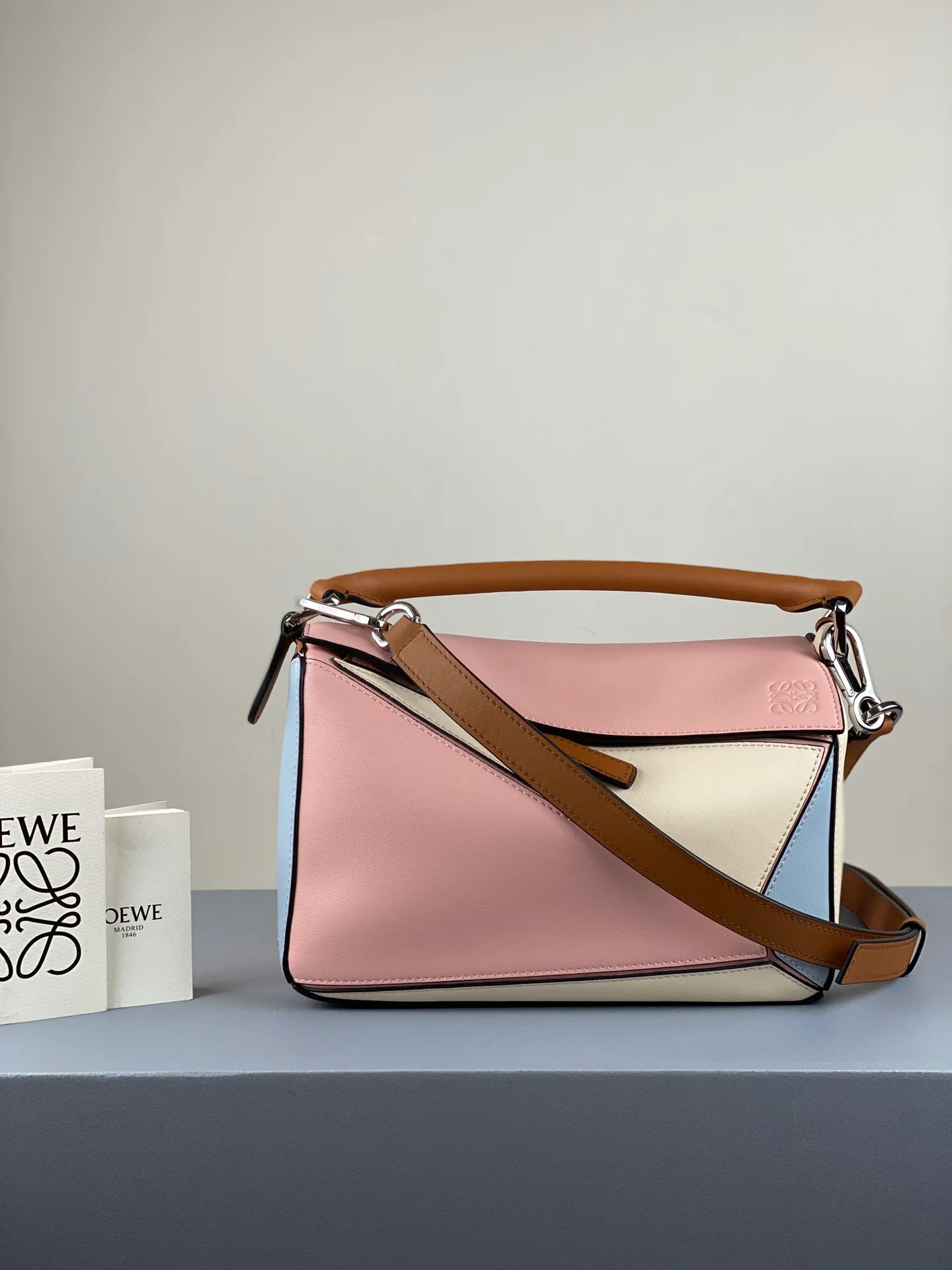 Сумка Loewe Puzzle из телячьей кожи, размер S (10).