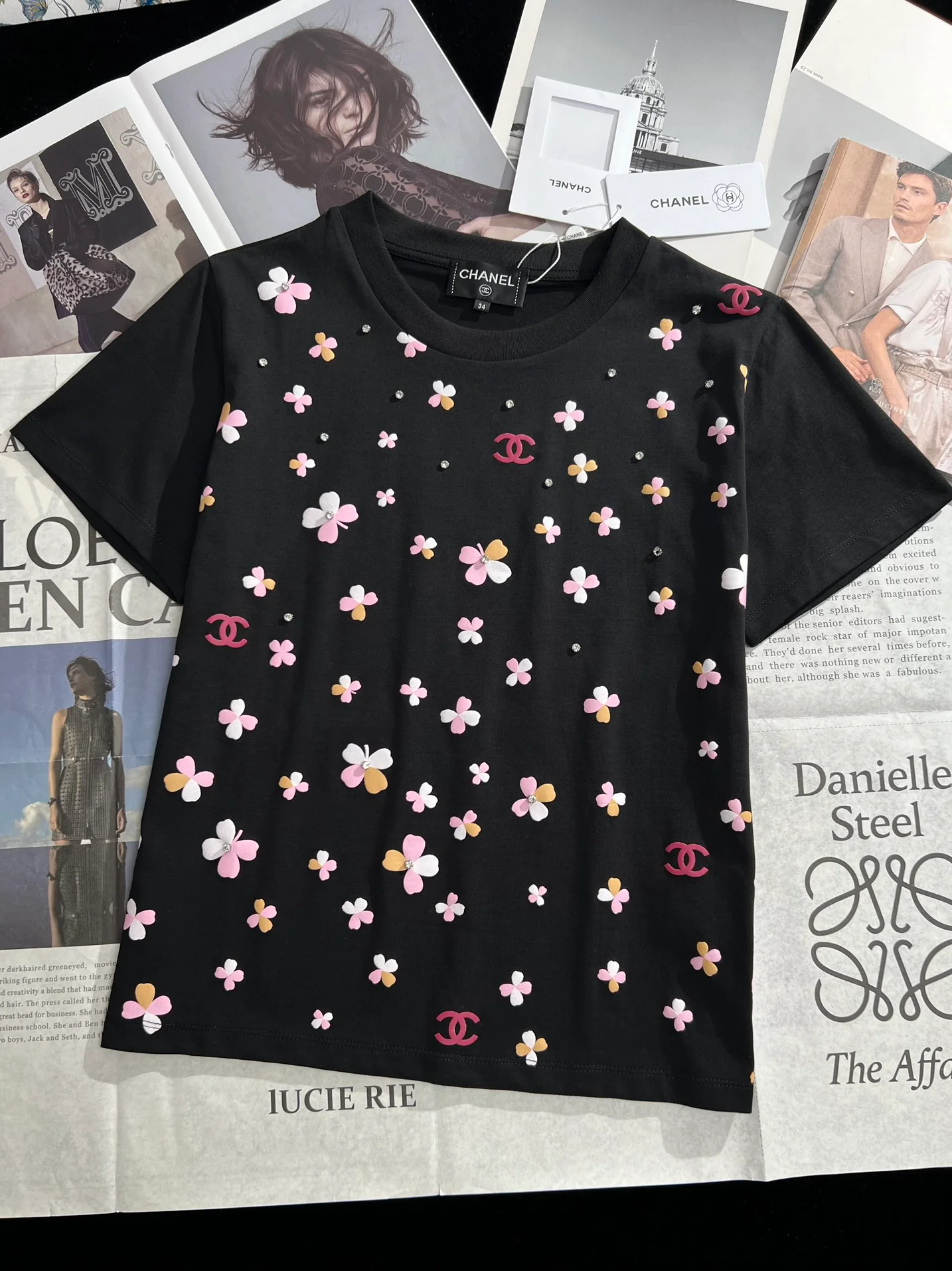 Chanel 2403 - Высококачественная работа, узор из пайеток в виде четырехлистного клевера, художественная хлопковая футболка с круглым вырезом - черная