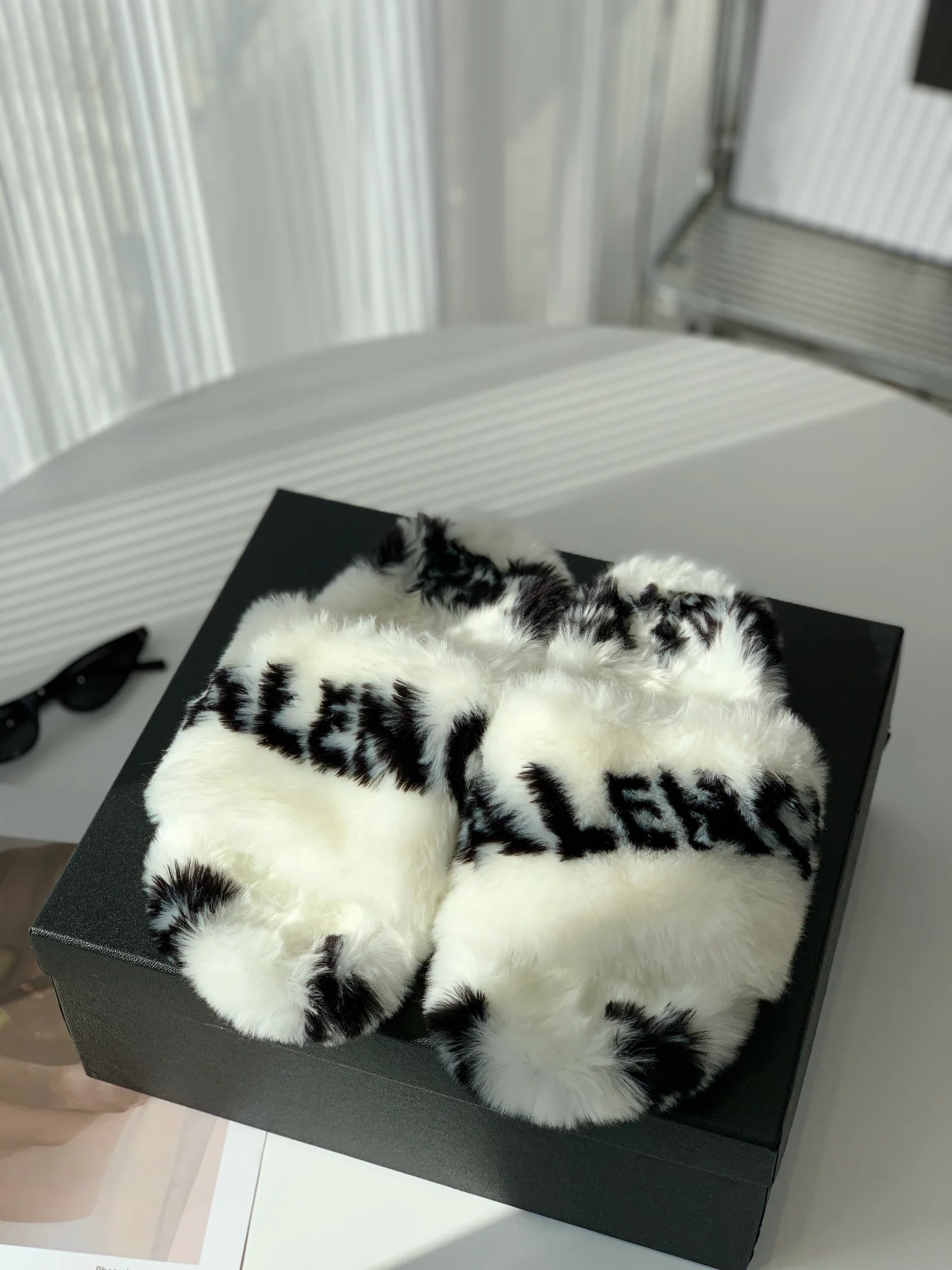 Новинка весны/лета: очень мягкие флисовые тапочки Balenciaga - размеры 35-40 - 4 цвета