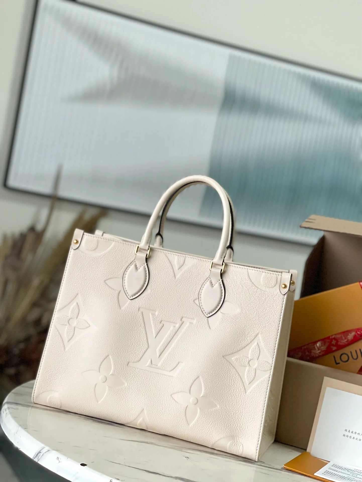 m46531-LV-onthego-mm-off-white