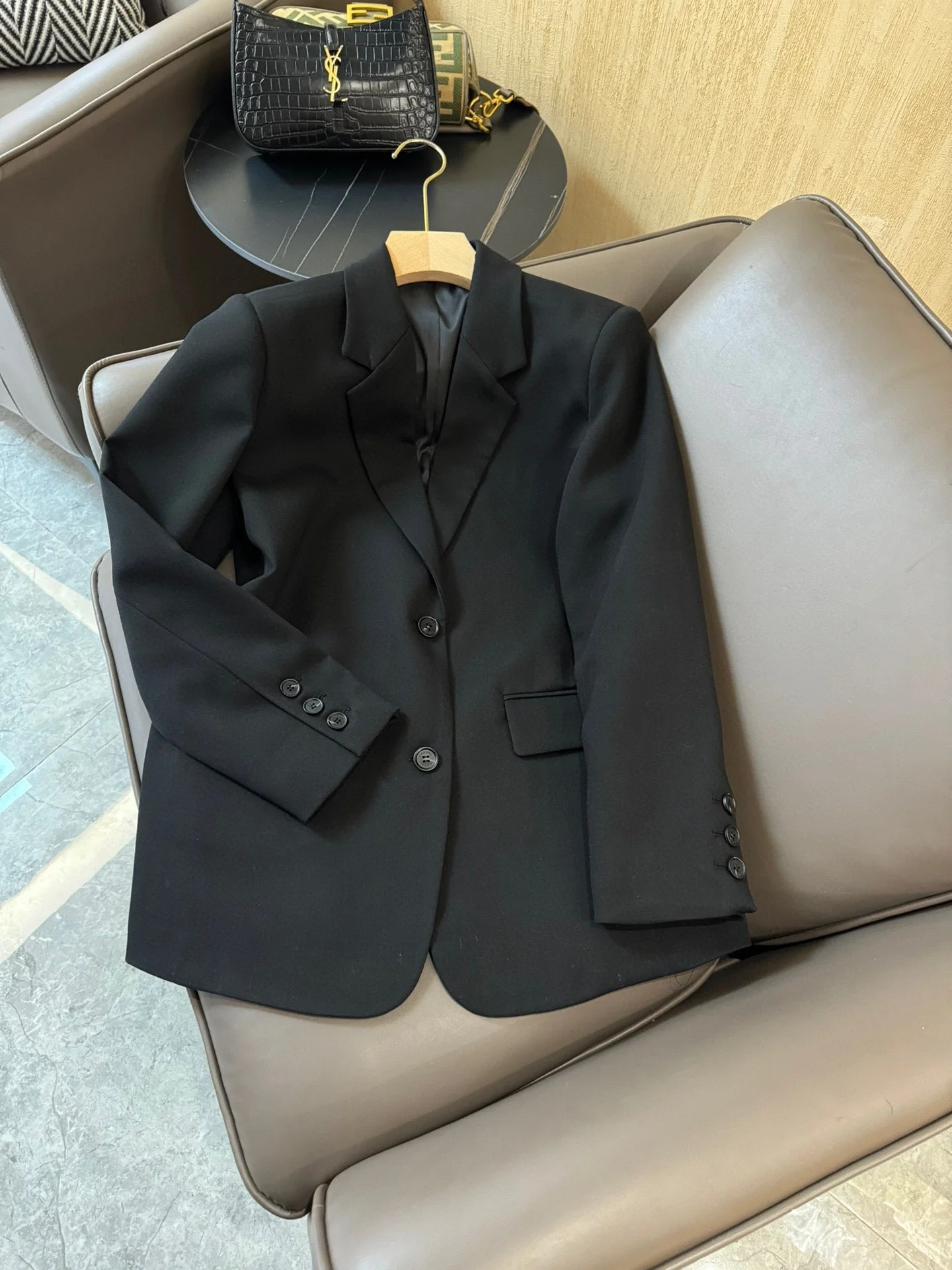 Новый пиджак Chanel 2403-4SS