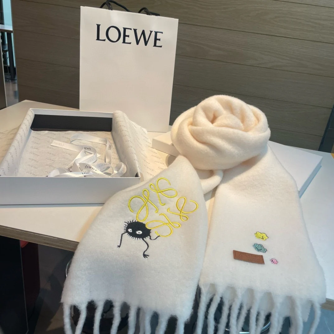 Мягкий шарф Loewe 2024 года в стиле 