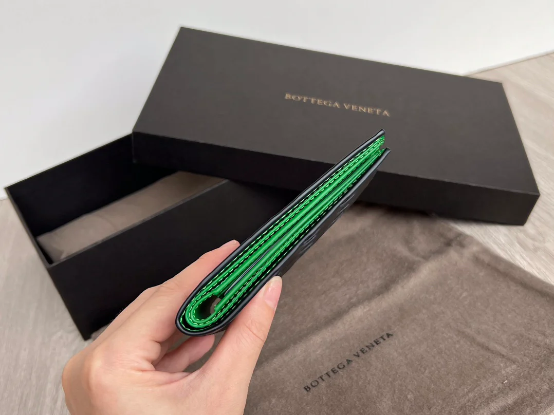 BV-中宽 编织 两折扣短夹 牛皮 11.5x9.5cm