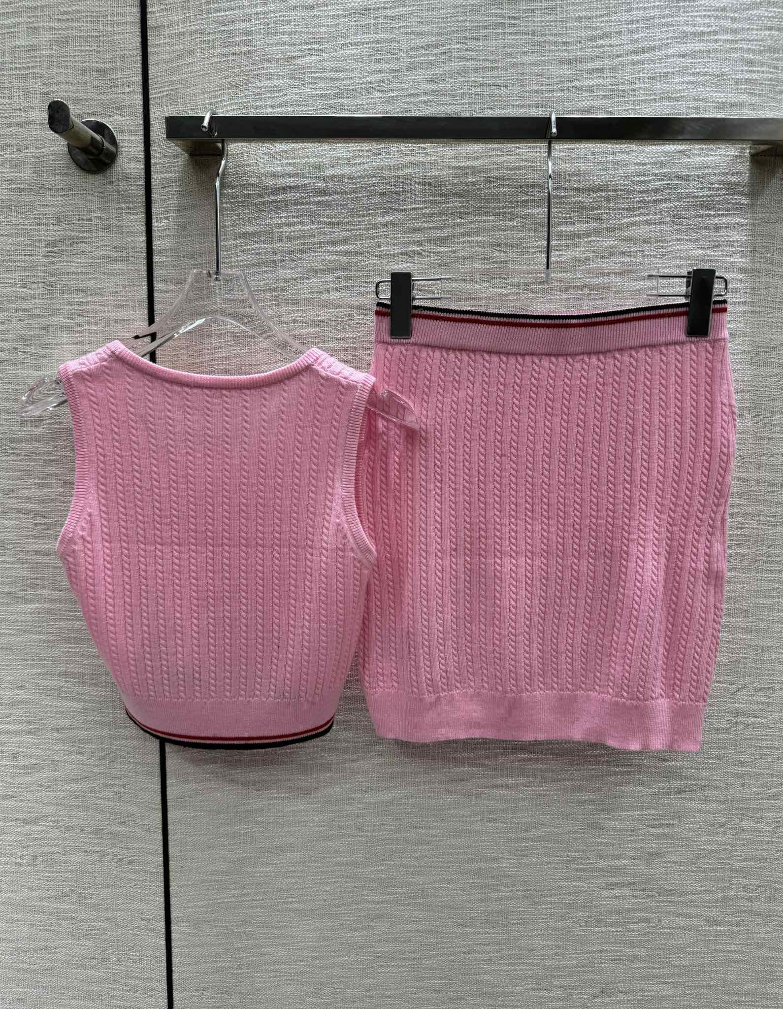 Miu Miu-2404 - Молодежный и элегантный вязаный комплект