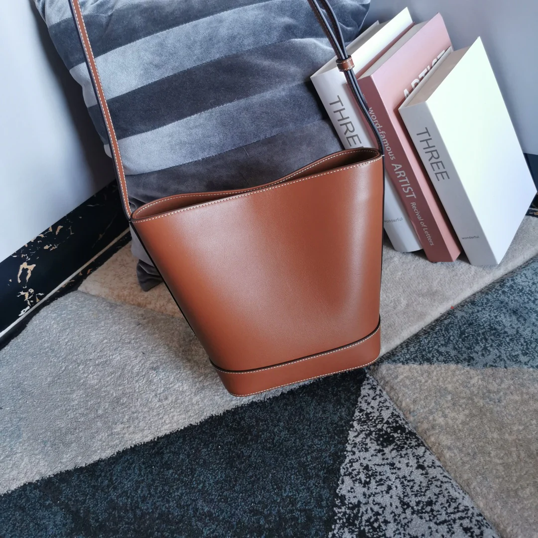 Кожаная сумка-ведро Celine Cuir - Большая - Коричневая