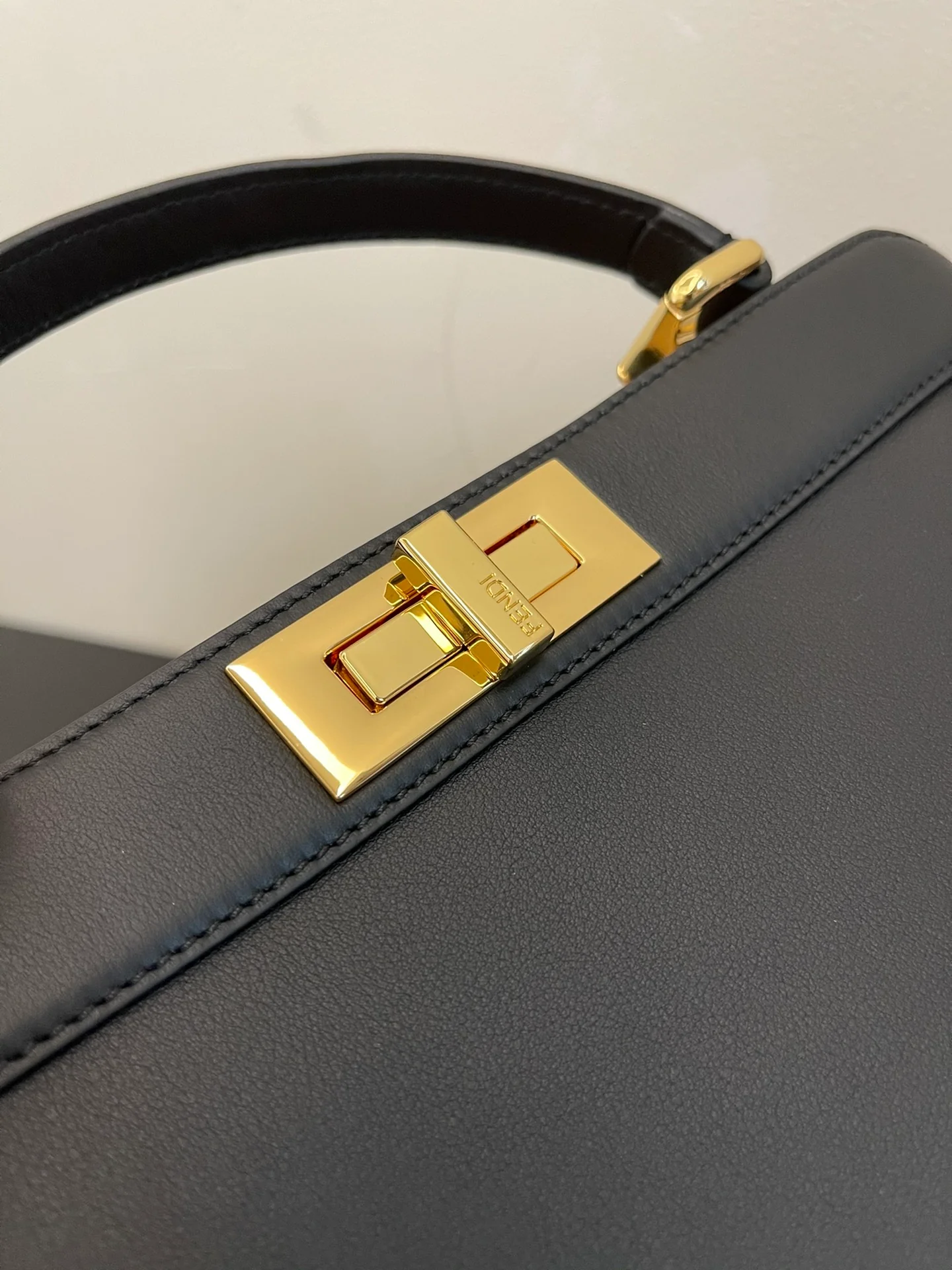 Fendi-peekaboo-i-see-u-medium-black