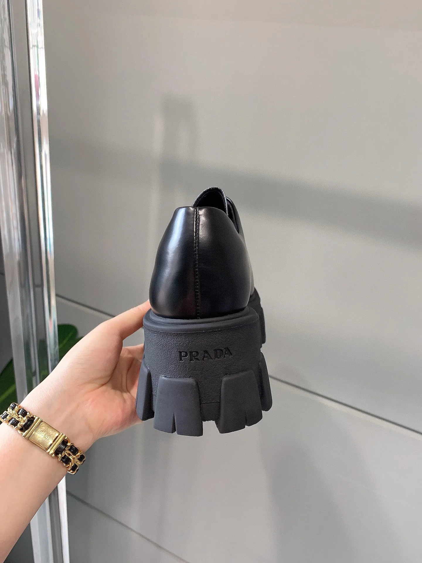 Prada - Туфли на платформе - Кожаные туфли