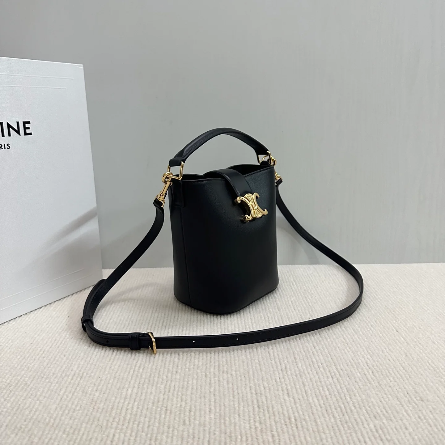 Сумка-ведро Celine Triomphe - Мини - Черная