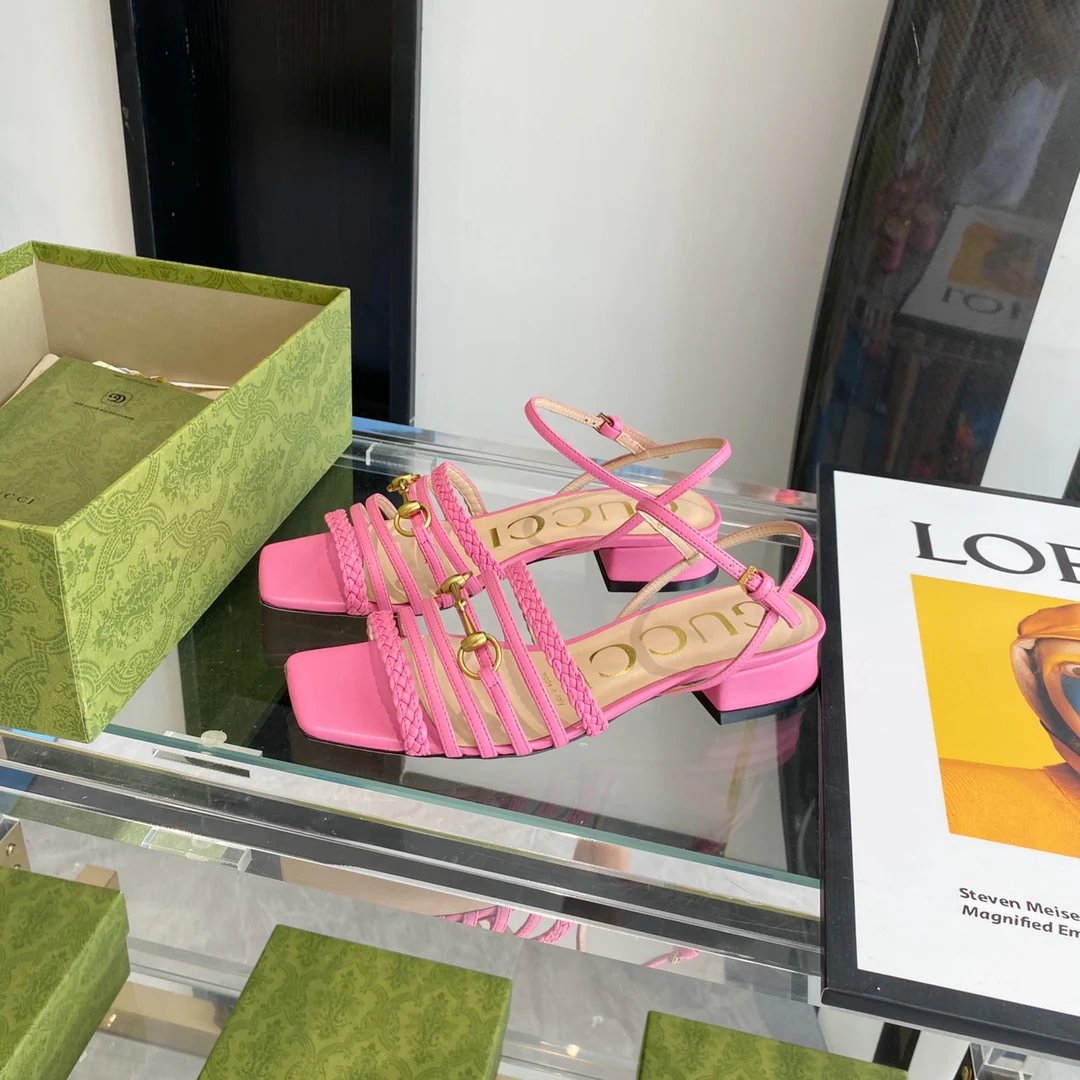 Босоножки Gucci на низком каблуке