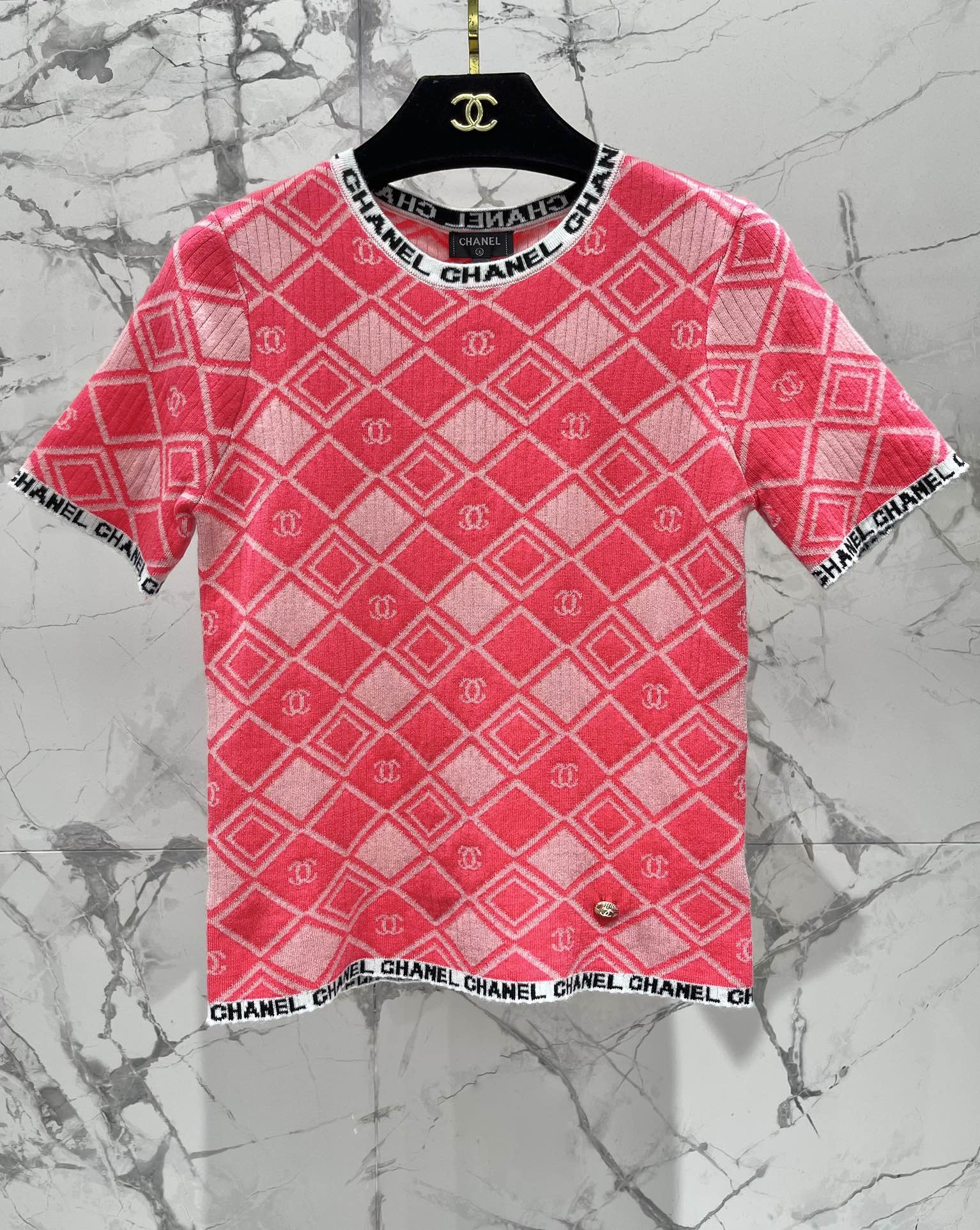 Новый клетчатый трикотажный топ Chanel 2403-24 с короткими рукавами - розовый