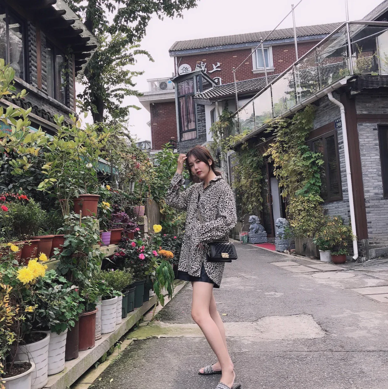 Chanel - ????? Маленькая черная с ромбовидным узором и золотой пряжкой