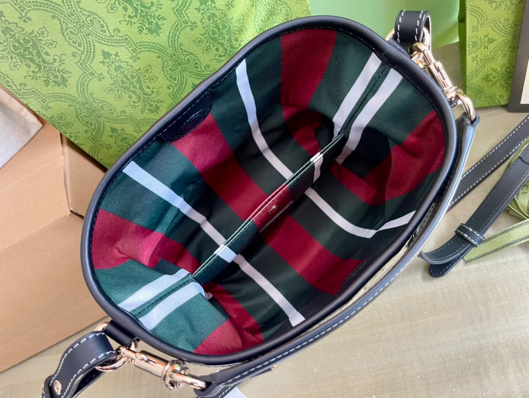 Мини-сумка Gucci 2025 из черной кожи - коричневая