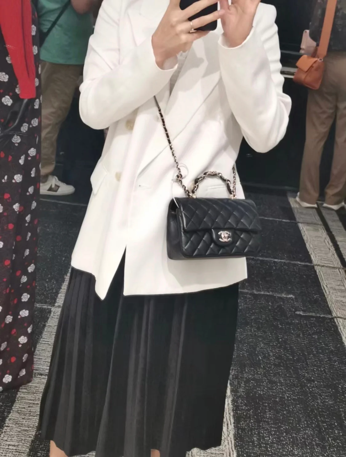 Chanel - Сумка с двойной С-образной ручкой и клапаном CF - Черная