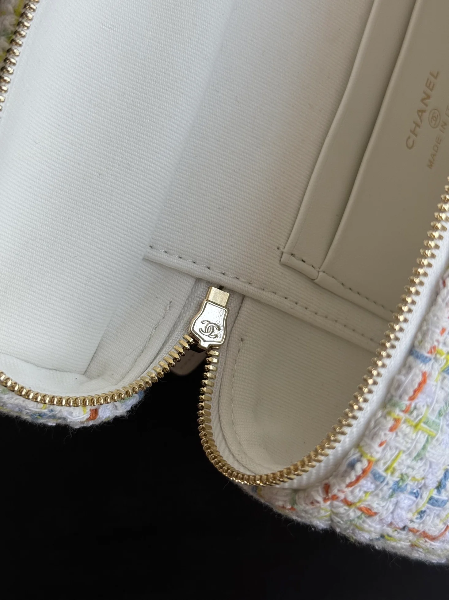 Бланш-сумка Chanel-LP из твида, белая.