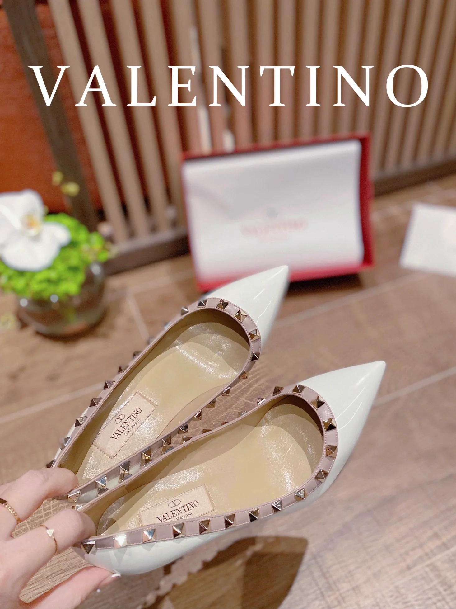 Классические туфли на высоком каблуке Valentino - белые