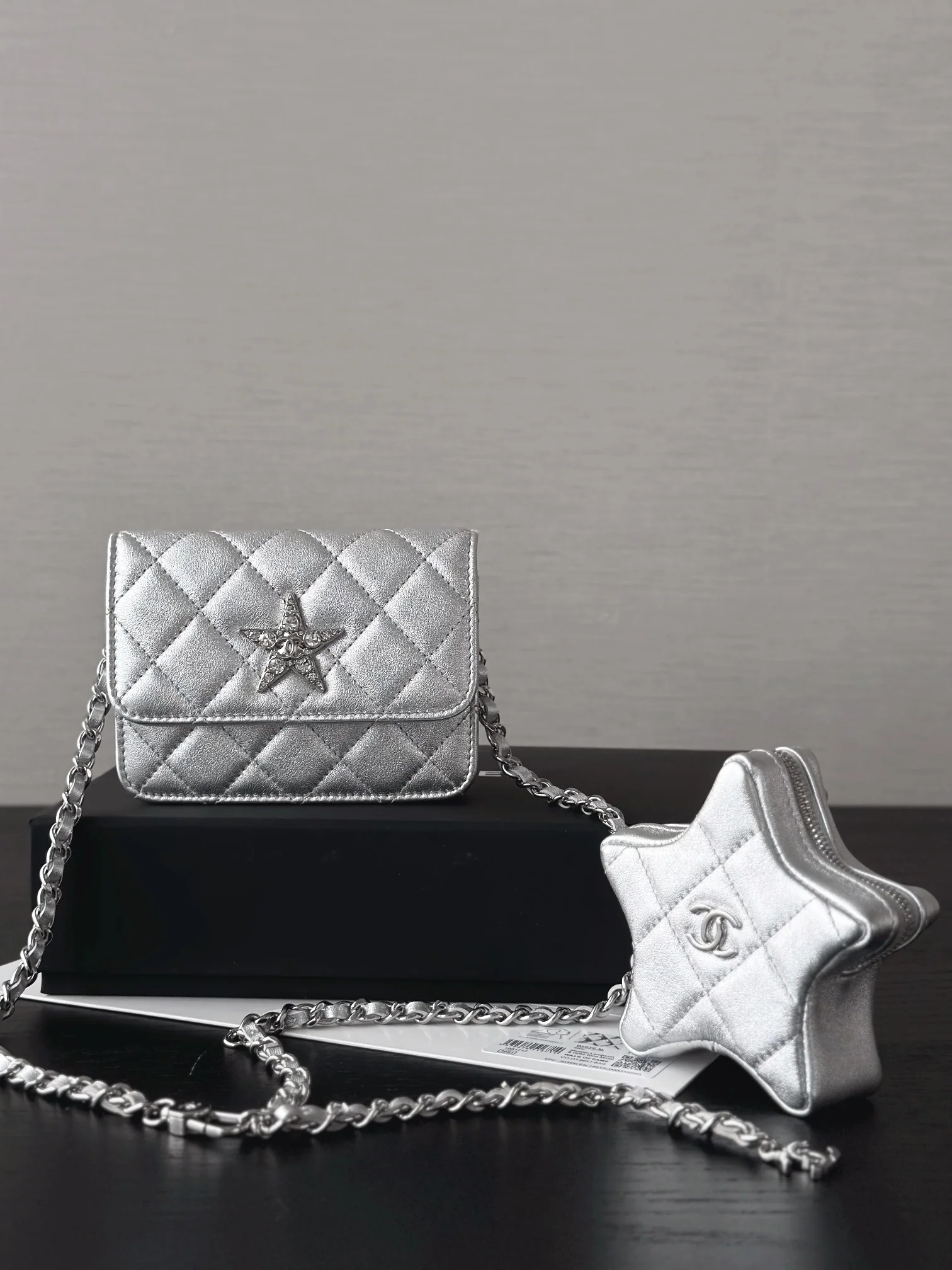 Новинка весны/лета от Chanel - Мини-сумка через плечо Chanel 24c - Серебристая