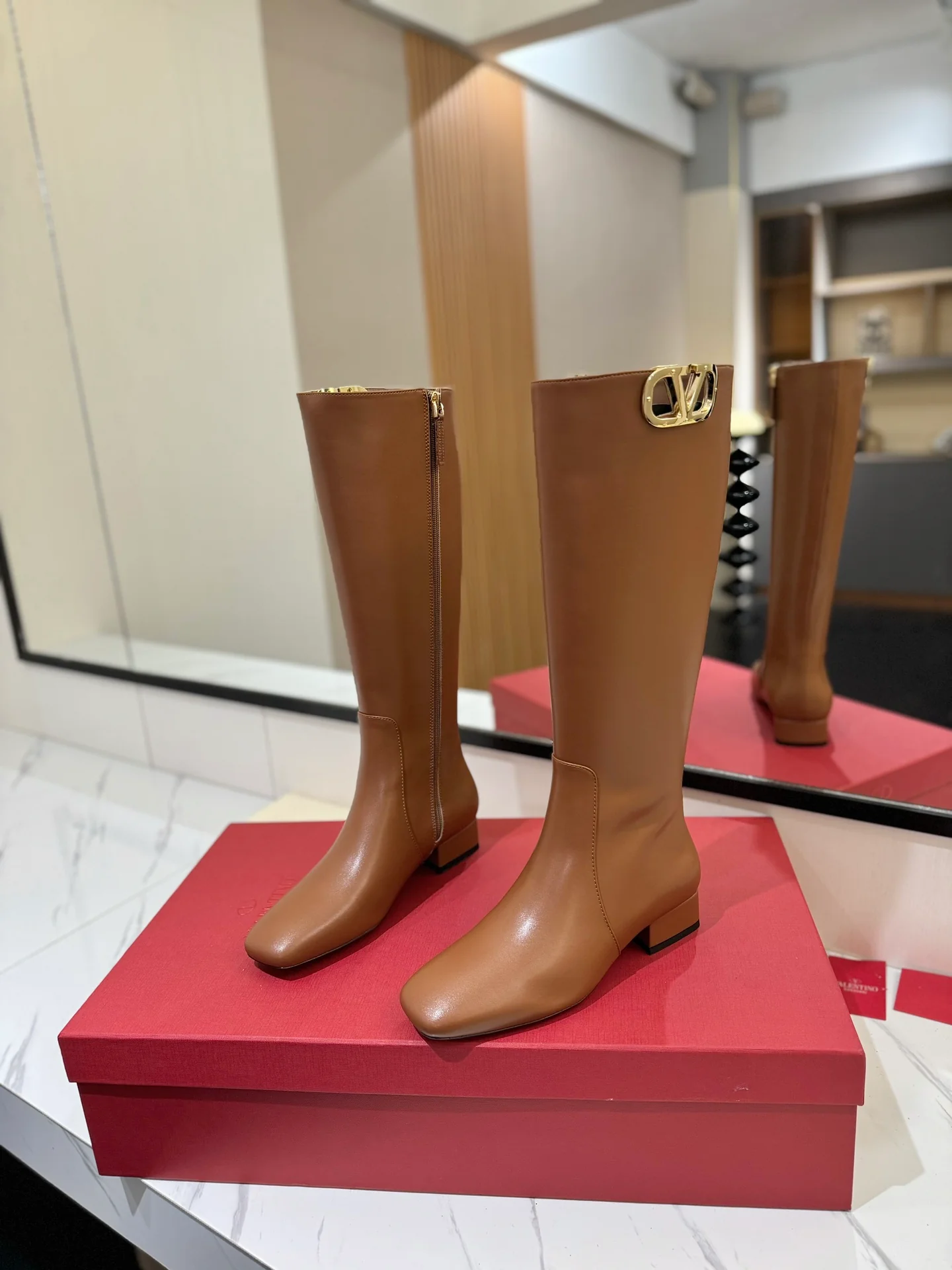 Кожаные сапоги Valentino 2024 - Кофейно-коричневый