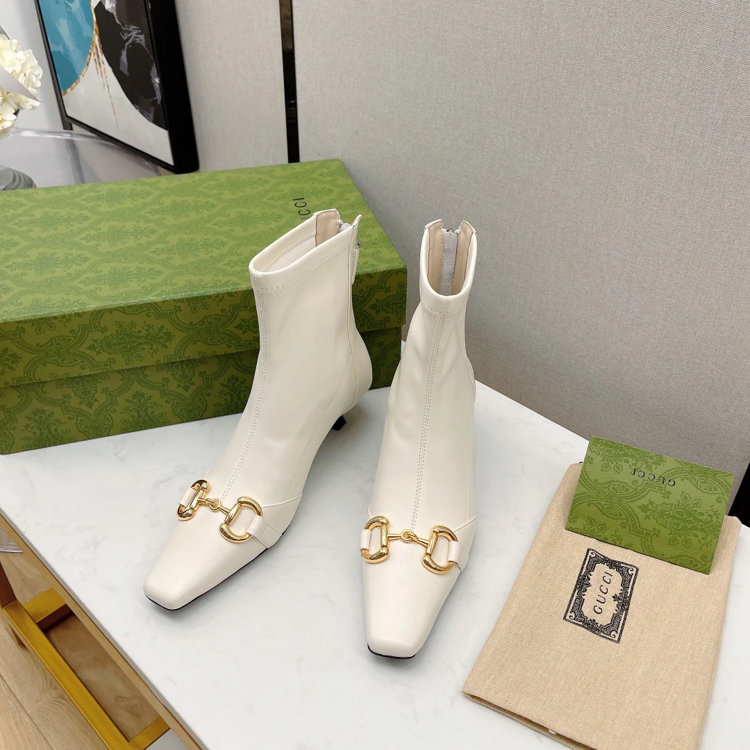 Ботинки Gucci Street с пряжкой, острым носком и низким каблуком