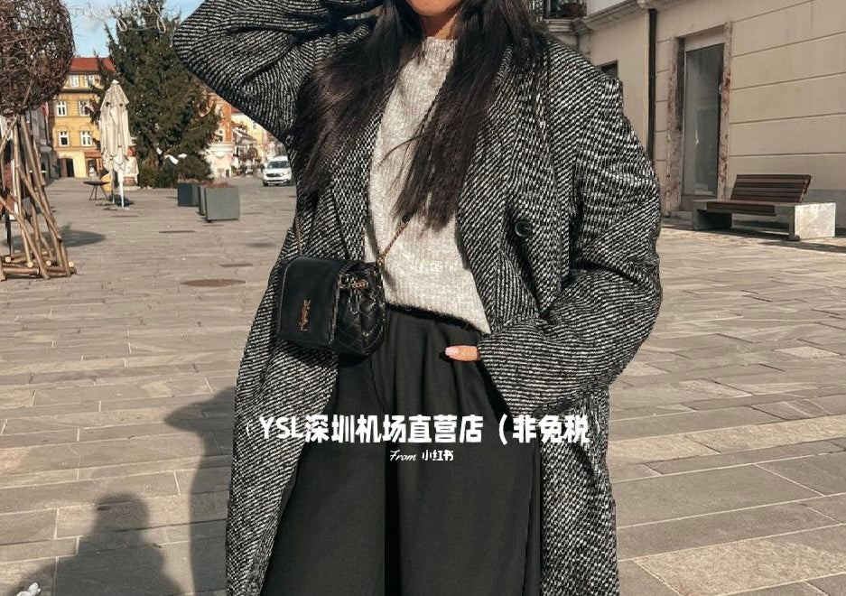 Мини-юбка YSL Nolita из черной кожи - фото в наряде.