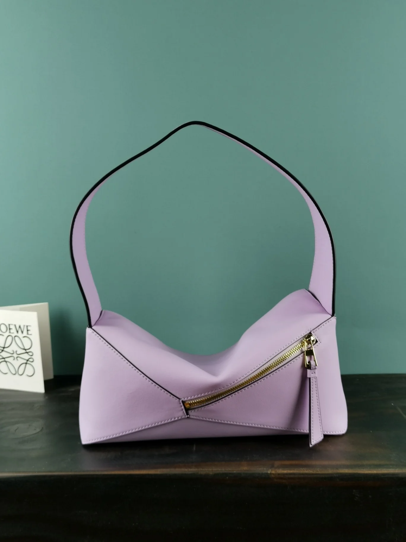 Сумка-хобо Loewe Puzzle, кожа наппа, розовато-фиолетовый цвет.