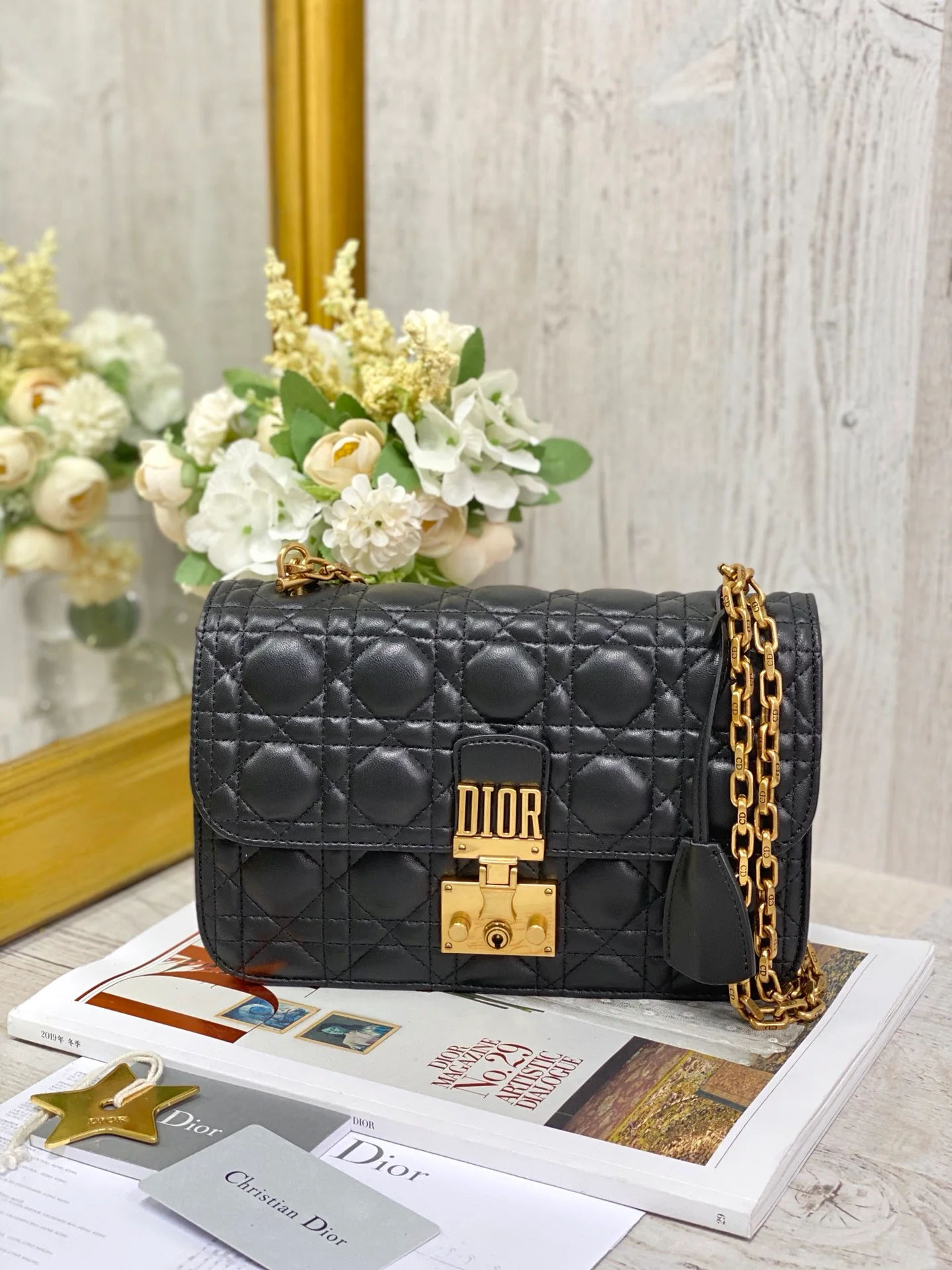 Сумка Dior WOC Chain Bag из овечьей кожи - черная