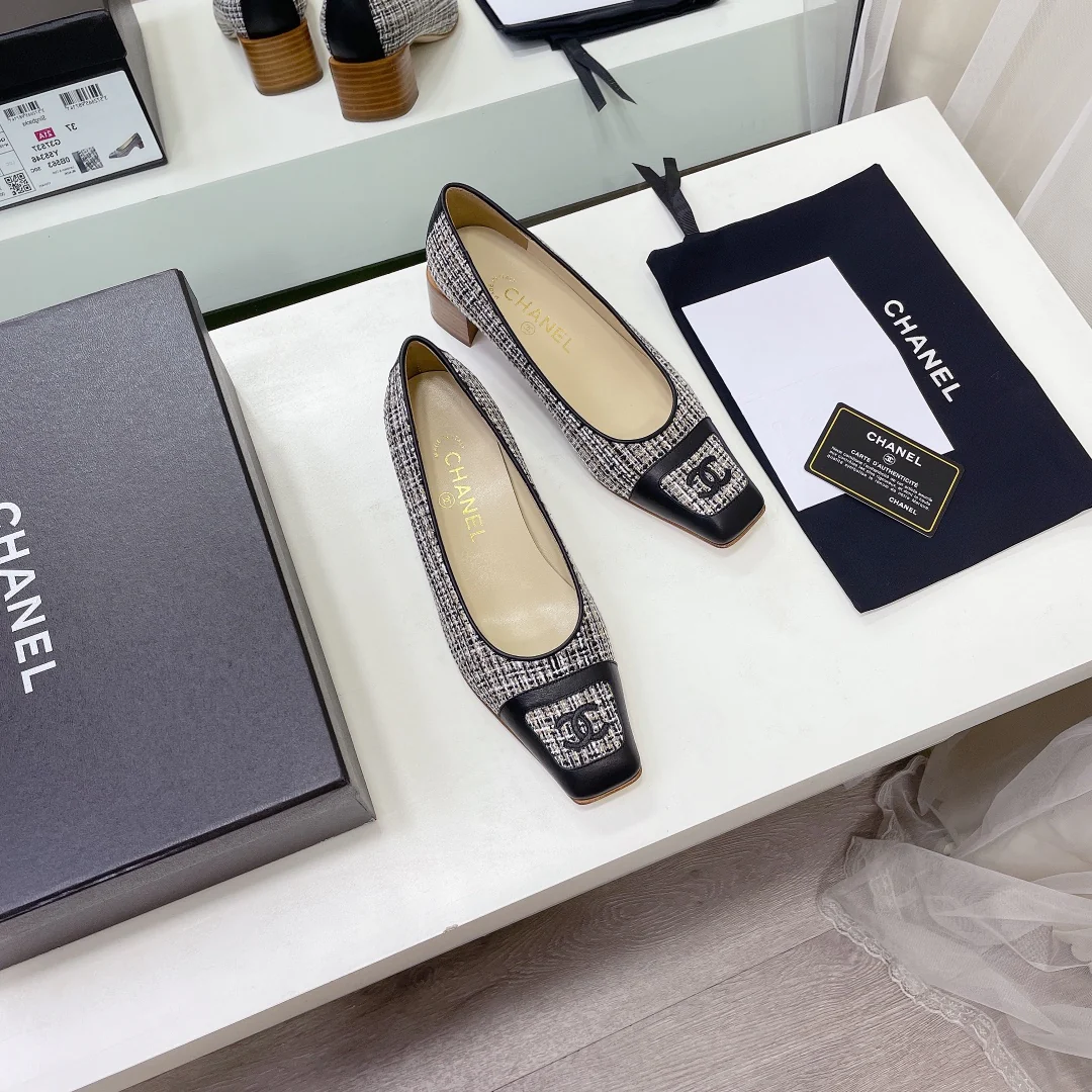 Chanel - Туфли на низком каблуке - Серия 