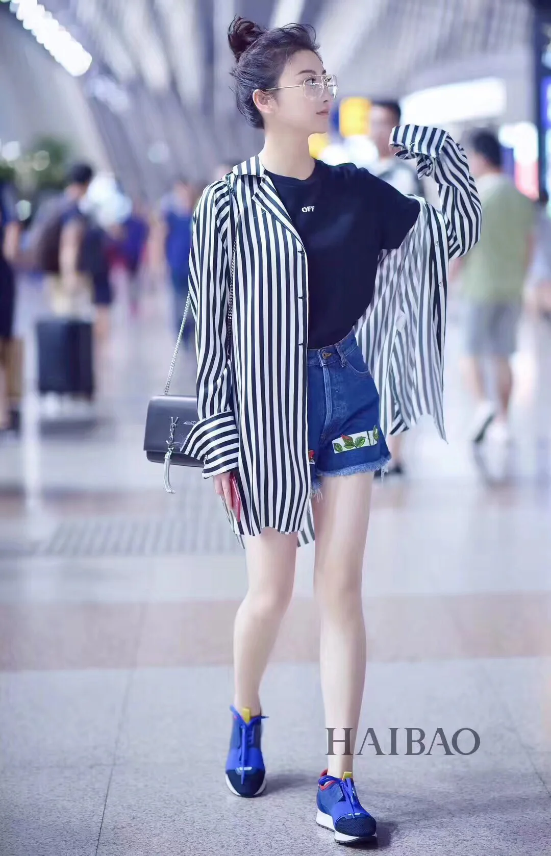 Черная сумка-кроссбоди YSL Kate с цепочкой и серебряной пряжкой