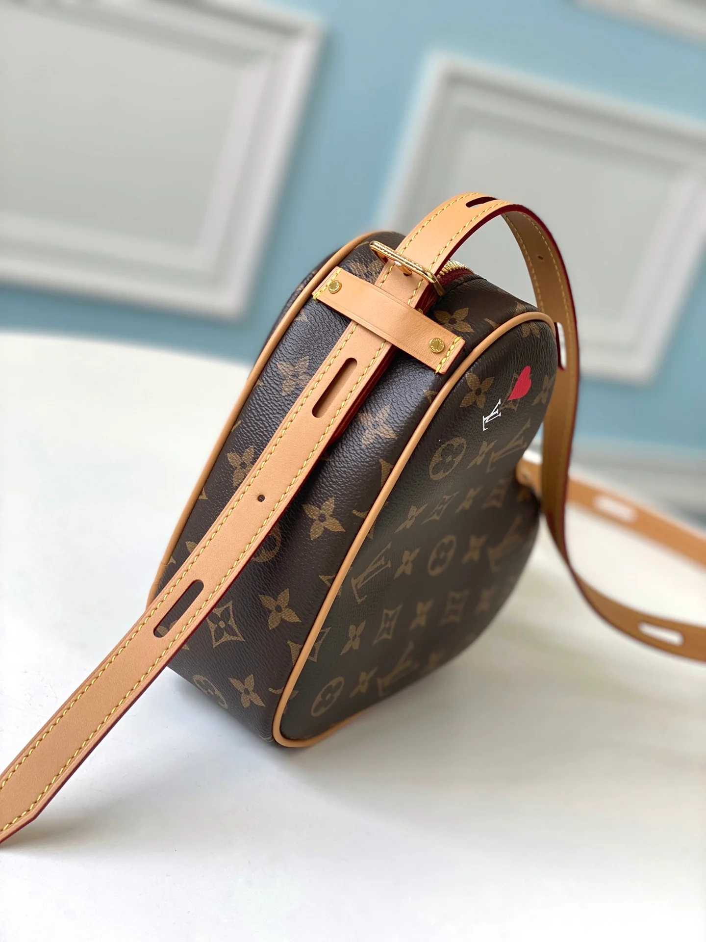 lv-m57456-cur-handbag material